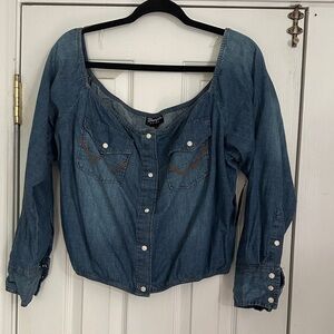 Wrangler Retro off shoulder top